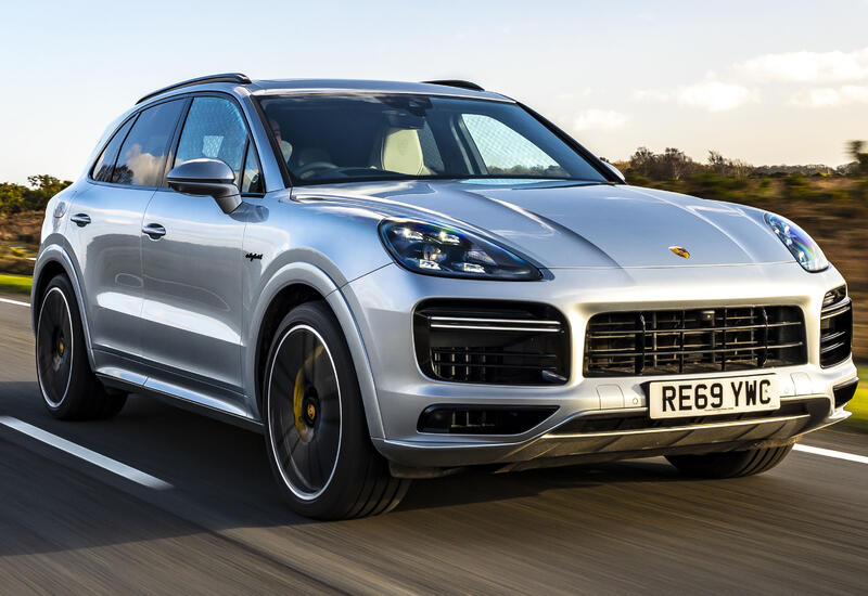 Представлен интерьер обновленного кроссовера Porsche Cayenne