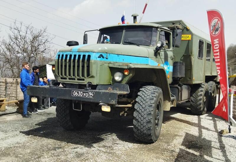 По Лачинской дороге беспрепятственно проехали три автомобиля миротворцев