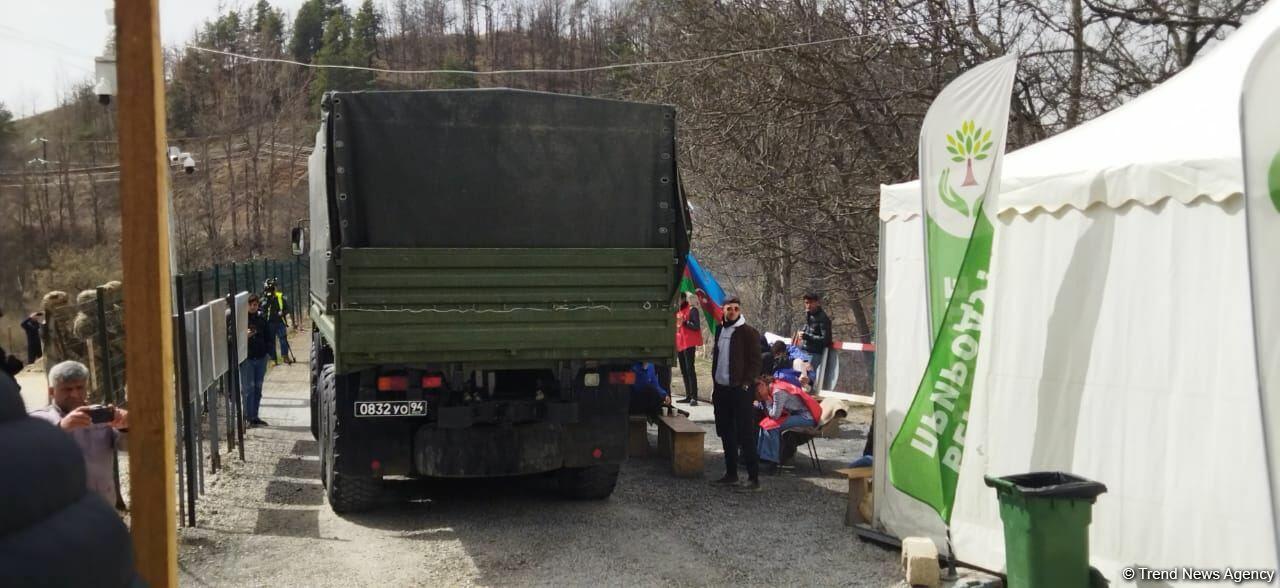 По Лачинской дороге проехала автоколонна из 25 транспортных средств миротворцев