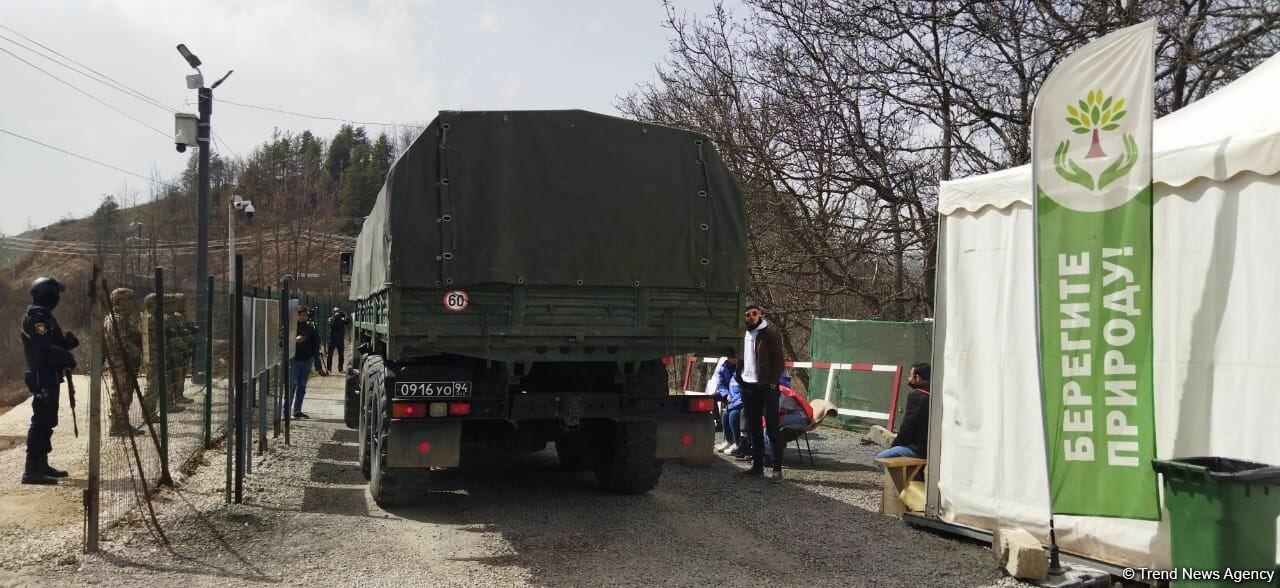 По Лачинской дороге проехала автоколонна из 25 транспортных средств миротворцев