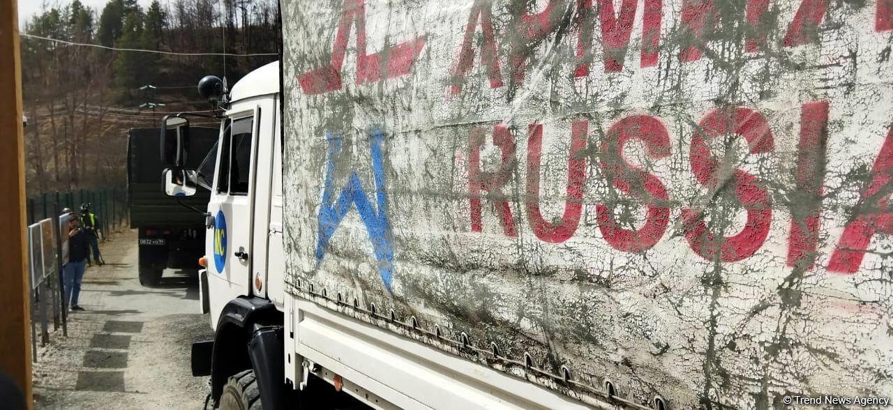По Лачинской дороге проехала автоколонна из 25 транспортных средств миротворцев