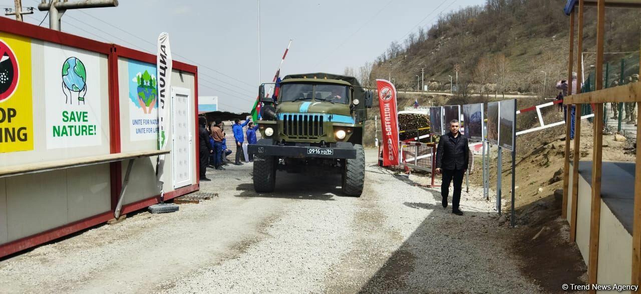 По Лачинской дороге проехала автоколонна из 25 транспортных средств миротворцев