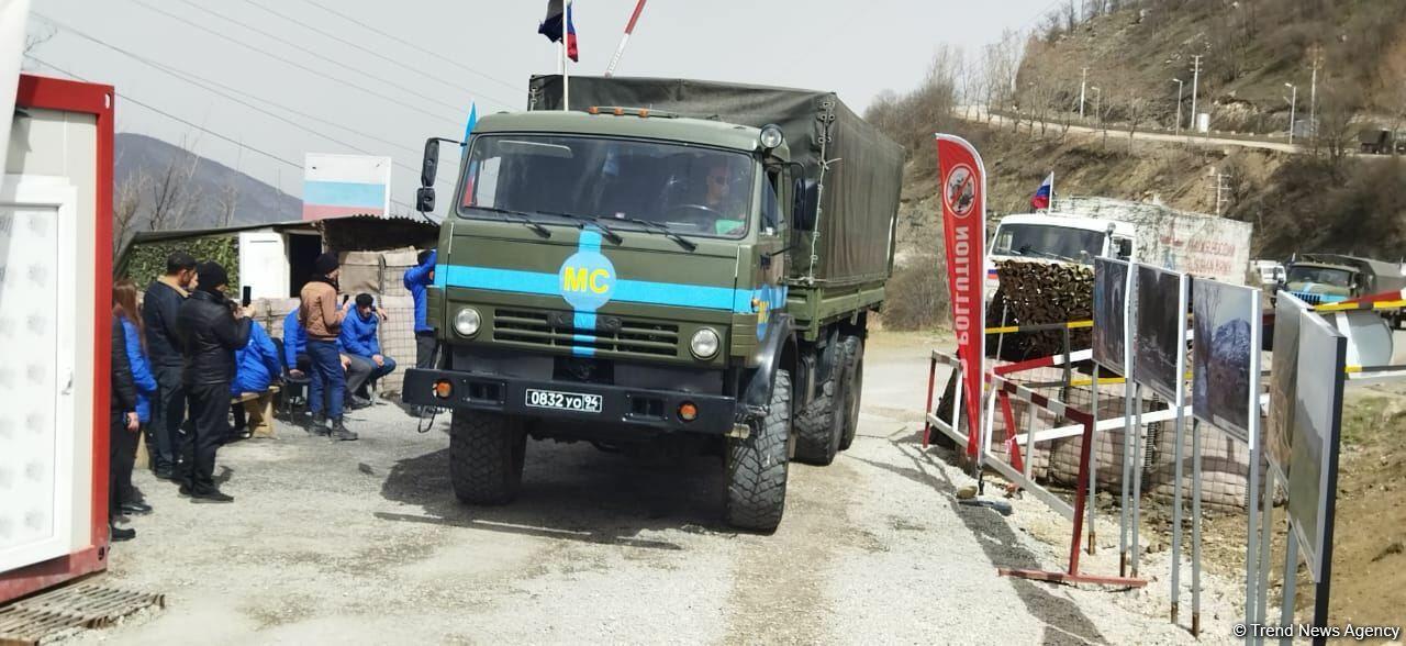 По Лачинской дороге проехала автоколонна из 25 транспортных средств миротворцев