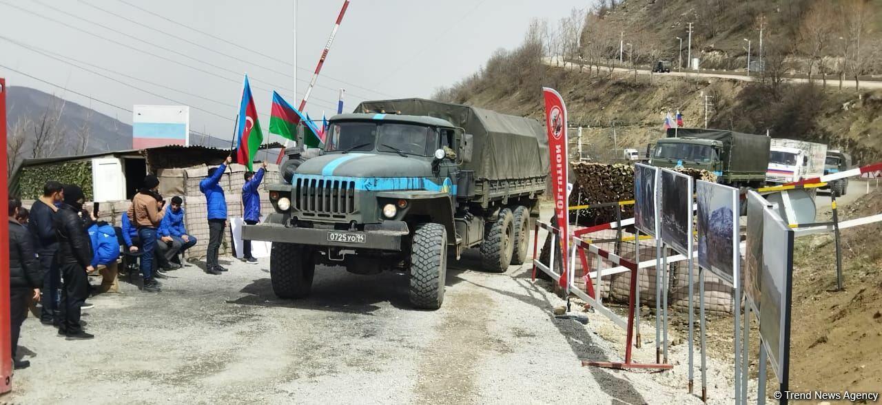По Лачинской дороге проехала автоколонна из 25 транспортных средств миротворцев