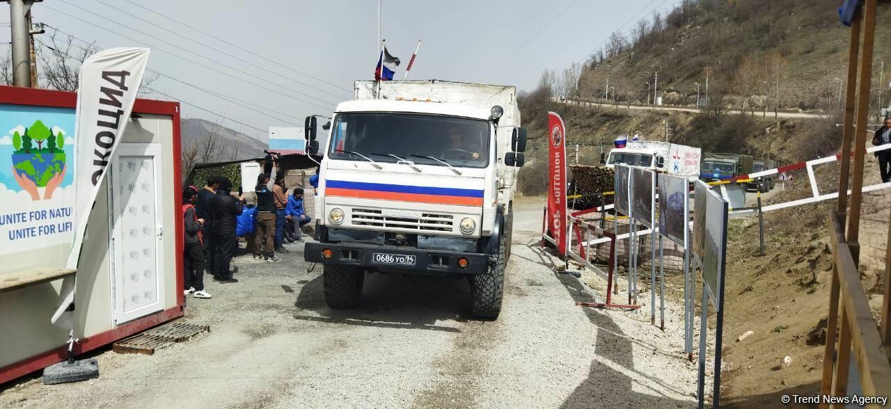 По Лачинской дороге проехала автоколонна из 25 транспортных средств миротворцев
