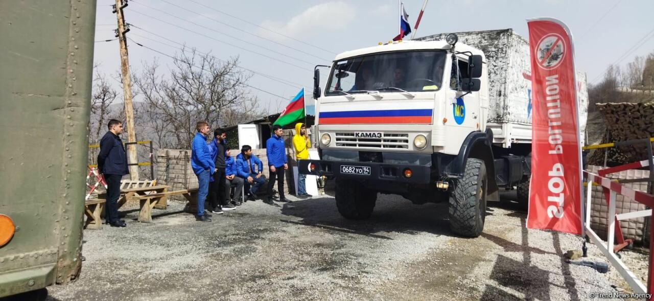 По Лачинской дороге беспрепятственно проехали три автомобиля миротворцев