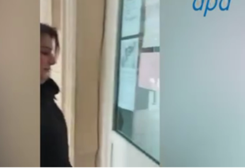 Bakıda direktor müəllimləri məktəbə buraxmır