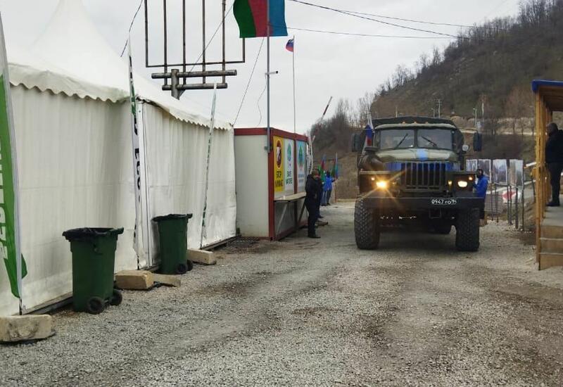 По Лачинской дороге беспрепятственно проехали два автомобиля миротворцев