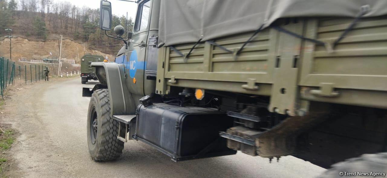 По Лачинской дороге беспрепятственно проехали два автомобиля миротворцев