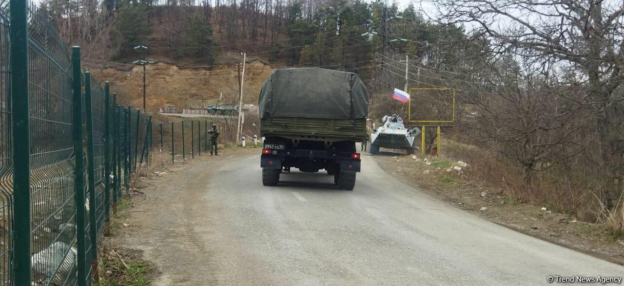 По Лачинской дороге беспрепятственно проехали два автомобиля миротворцев