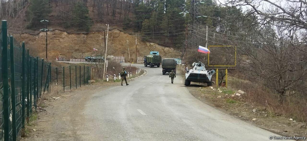 По Лачинской дороге беспрепятственно проехали два автомобиля миротворцев