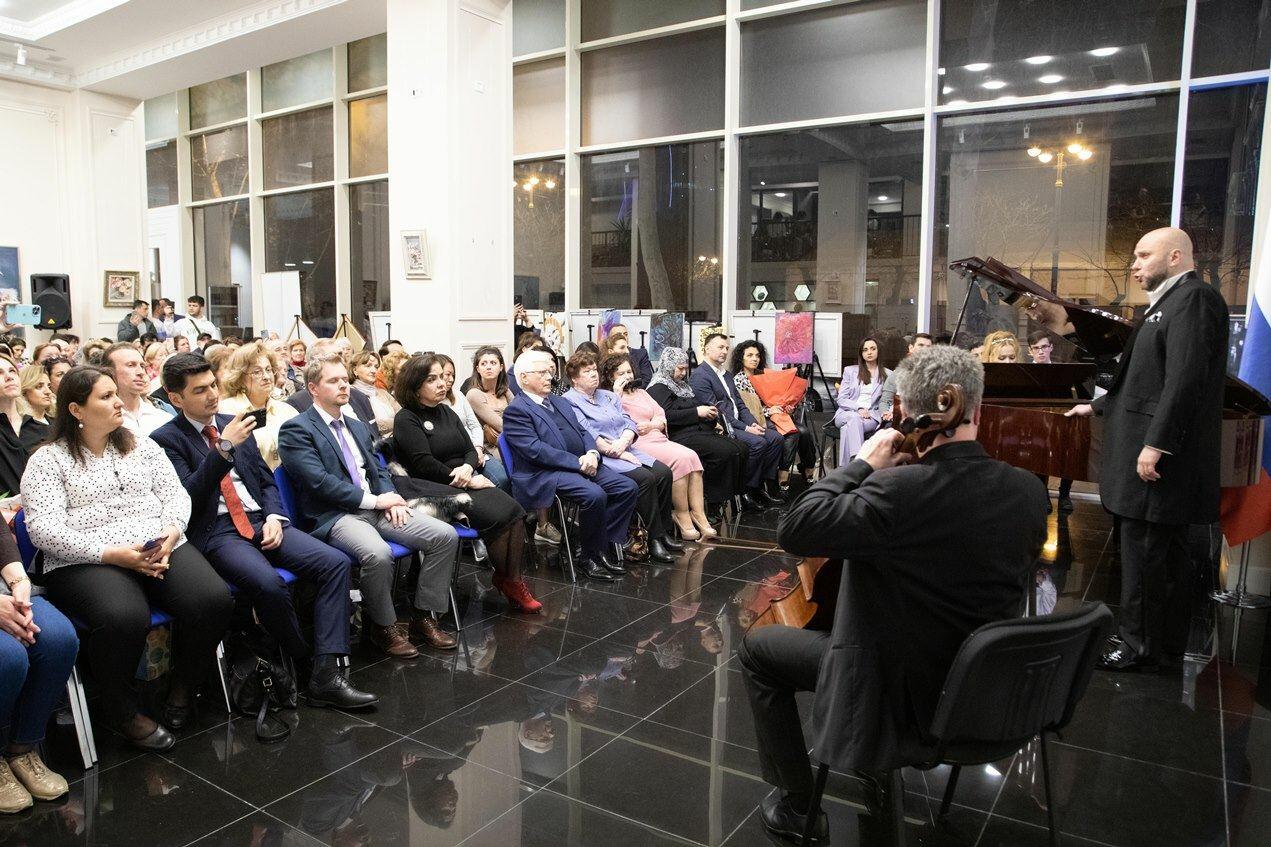 В Баку прошел юбилейный концерт заслуженного артиста Антона Ферштандта