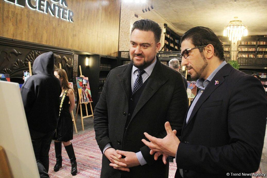 В Баку презентована книга художника Дадаша Мамедова "Khojaly Scream"