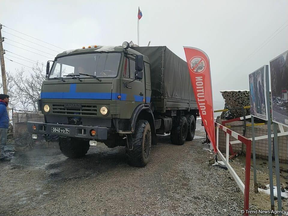 По Лачинской дороге беспрепятственно проехала очередная автоколонна миротворцев