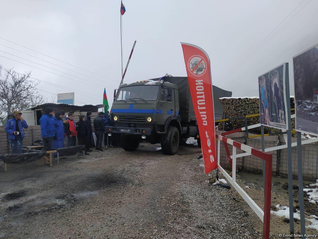 По Лачинской дороге беспрепятственно проехала очередная автоколонна миротворцев