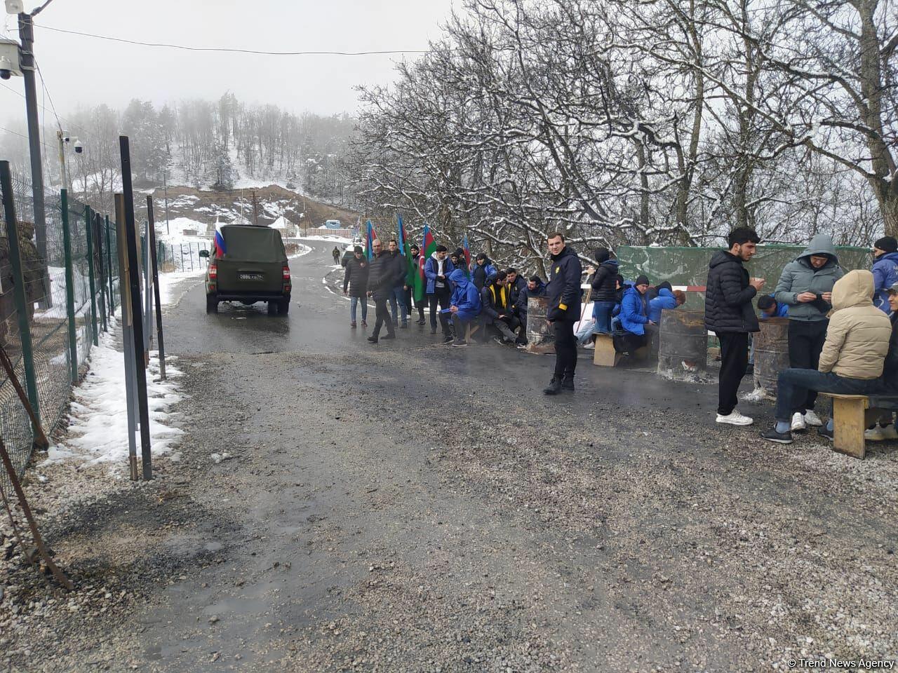 По Лачинской дороге беспрепятственно проехала очередная автоколонна миротворцев