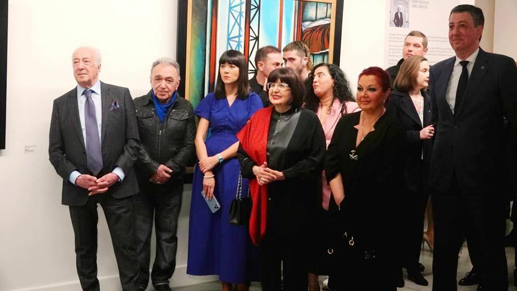 В Тбилиси открылась юбилейная выставка азербайджанского художника Чингиза Фарзалиева "По ступеням времени"