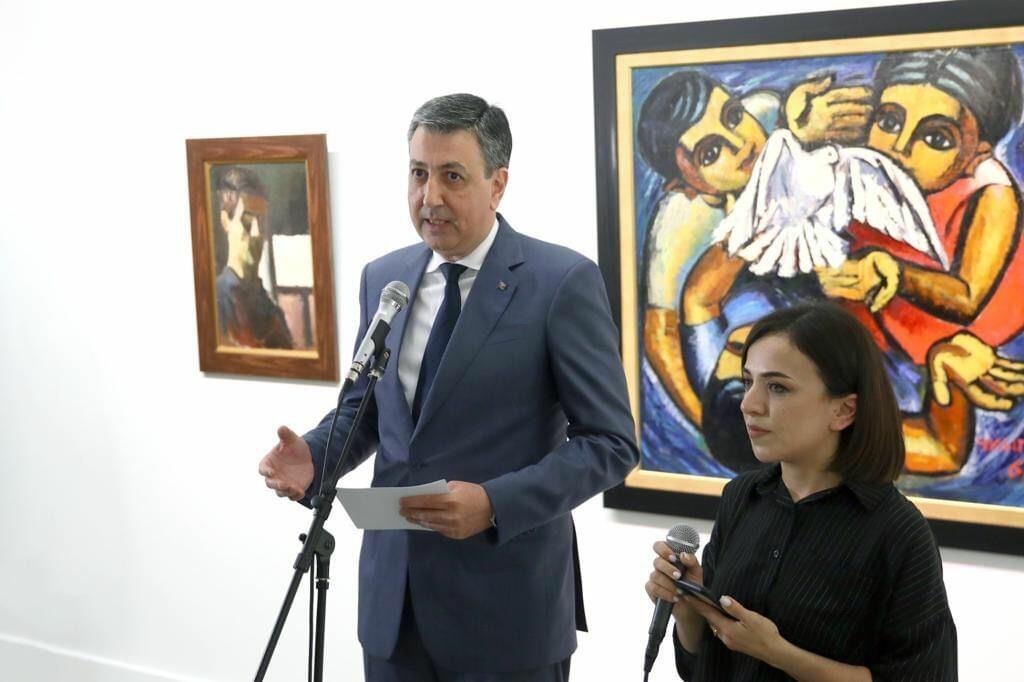 В Тбилиси открылась юбилейная выставка азербайджанского художника Чингиза Фарзалиева "По ступеням времени"