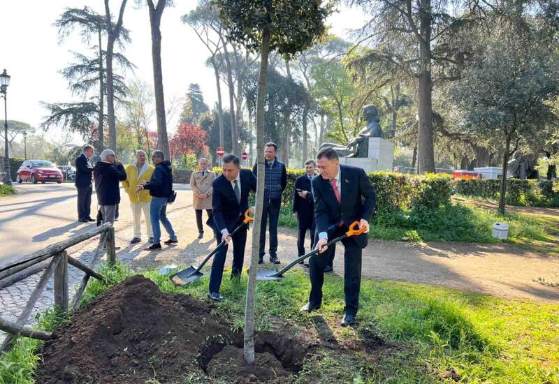 В Риме прошла акция по посадке деревьев, посвященная 100-летию со дня рождения великого лидера Гейдара Алиева
