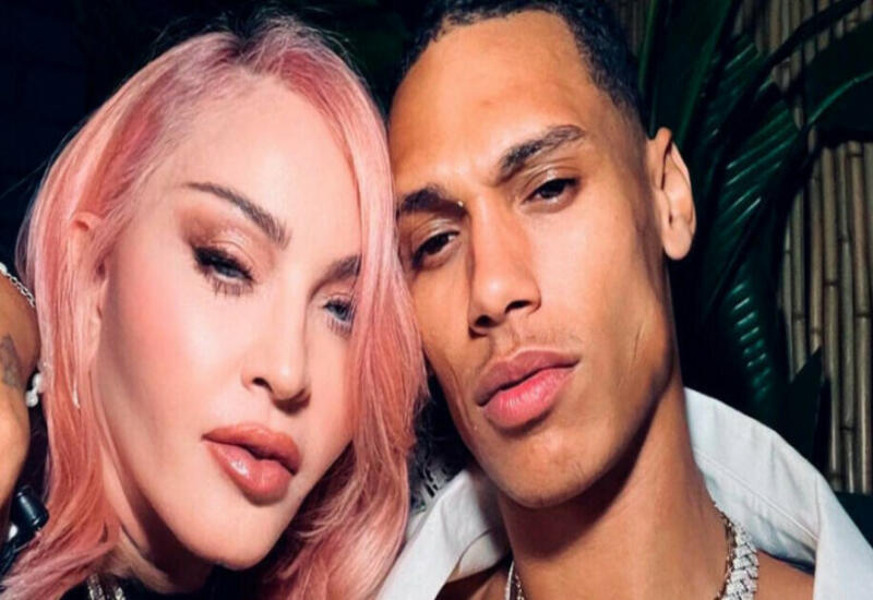 Madonna uşaqları və gənc sevgilisi ilə əylənib