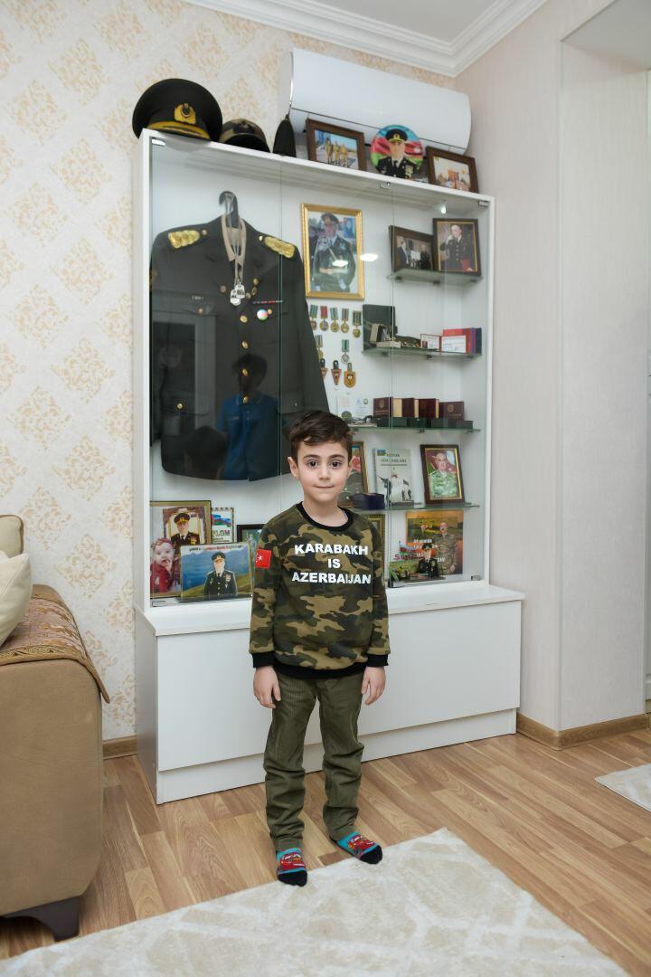 В рамках программы PASHA Holding "Родина защищает детей героев" семьям шехидов доставляются праздничные подарки по случаю праздника Рамазан