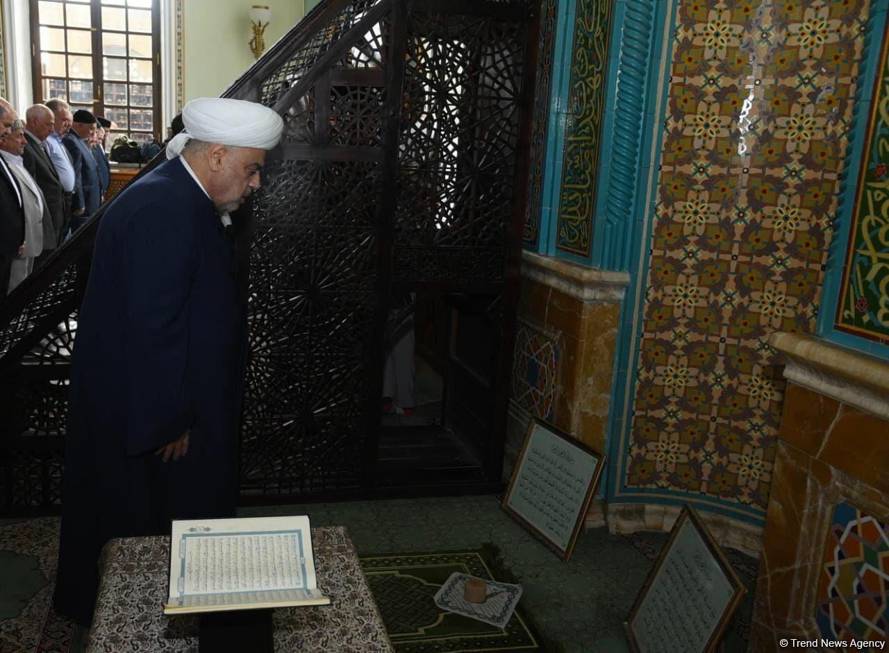 Təzəpir məscidində bayram namazı qılınıb