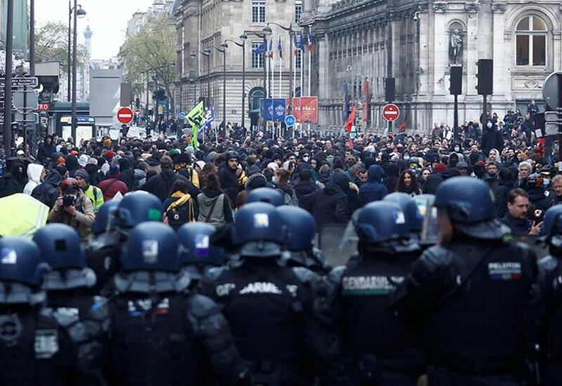 Бунтующие французы с кастрюлями захватили Лионский вокзал в Париже