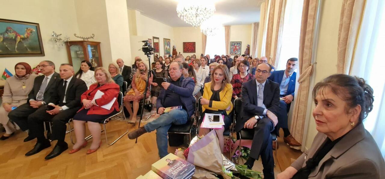 Книга "Легендарный генерал" о жизни Национального Героя Полада Гашимова была презентована в Гааге