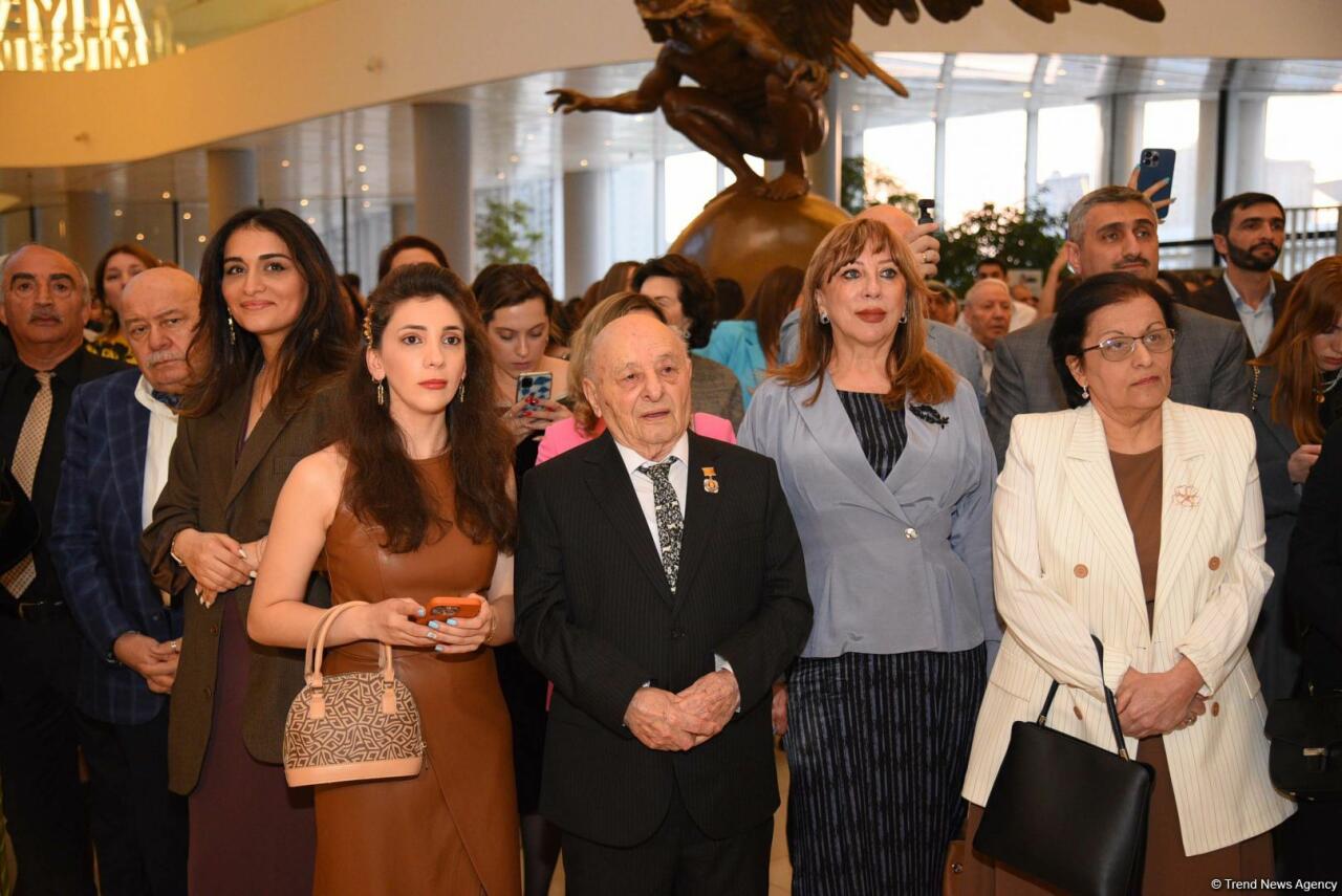 Salvador Dalinin Azərbaycanda ilk dəfə Heydər Əliyev Mərkəzində açılmış sərgisi böyük marağa səbəb olub