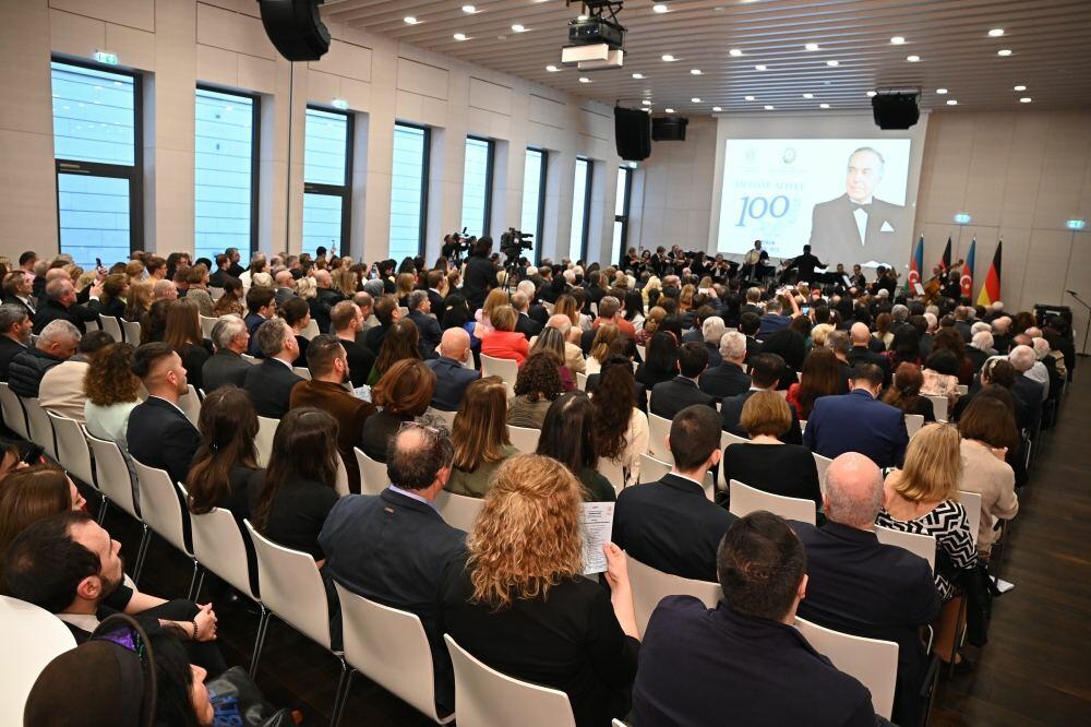 В Берлине представлена концертная программа, посвященная 100-летию великого лидера Гейдара Алиева