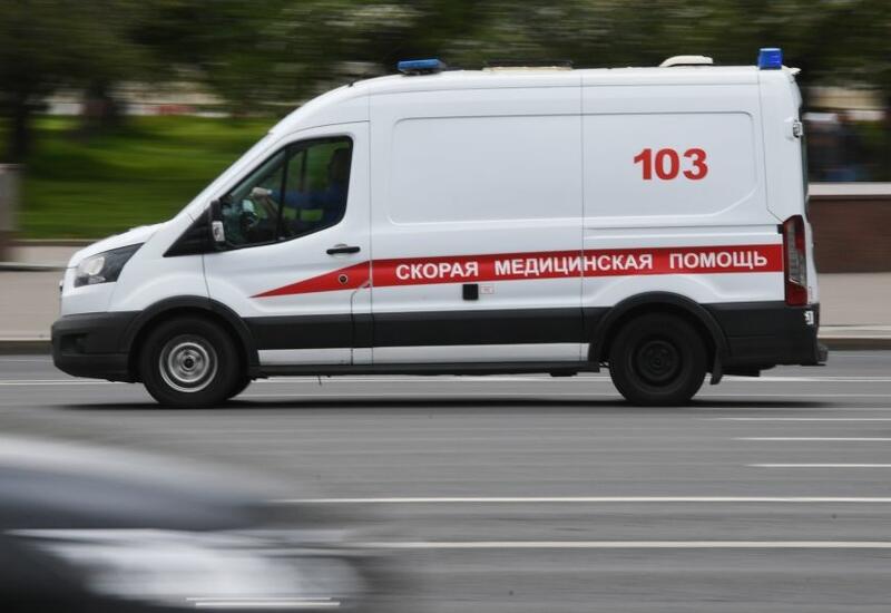 Пациент выпал из машины скорой в России