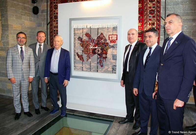 ОАО "Азерхалча" представило уникальный ковер, посвященный 100-летию великого лидера Гейдара Алиева
