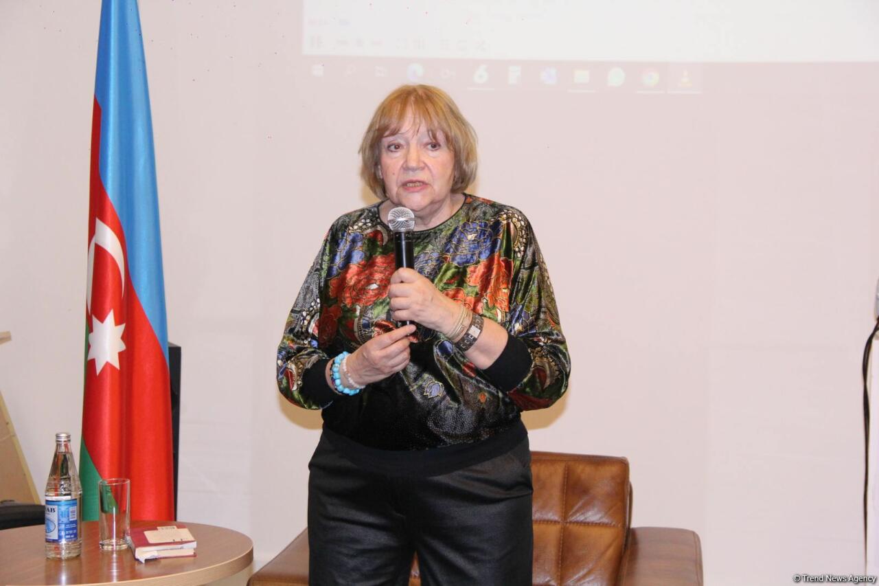 Баку посетила известная российская актриса Елена Санаева