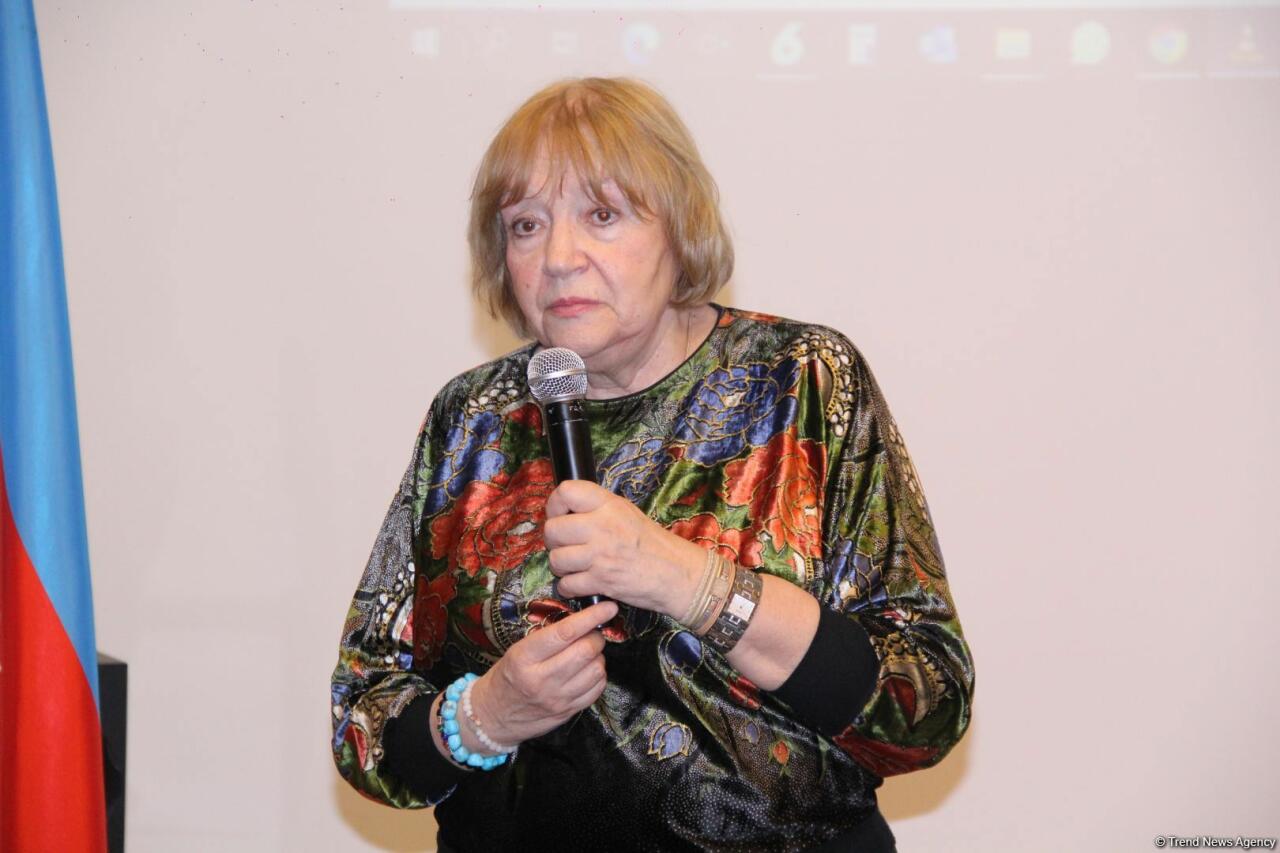 Баку посетила известная российская актриса Елена Санаева