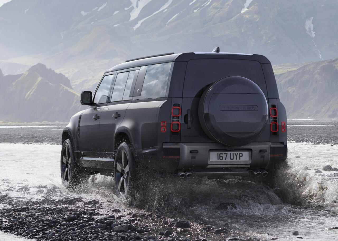 Land Rover оснастил удлиненный Defender мотором V8 на 500 л.с.