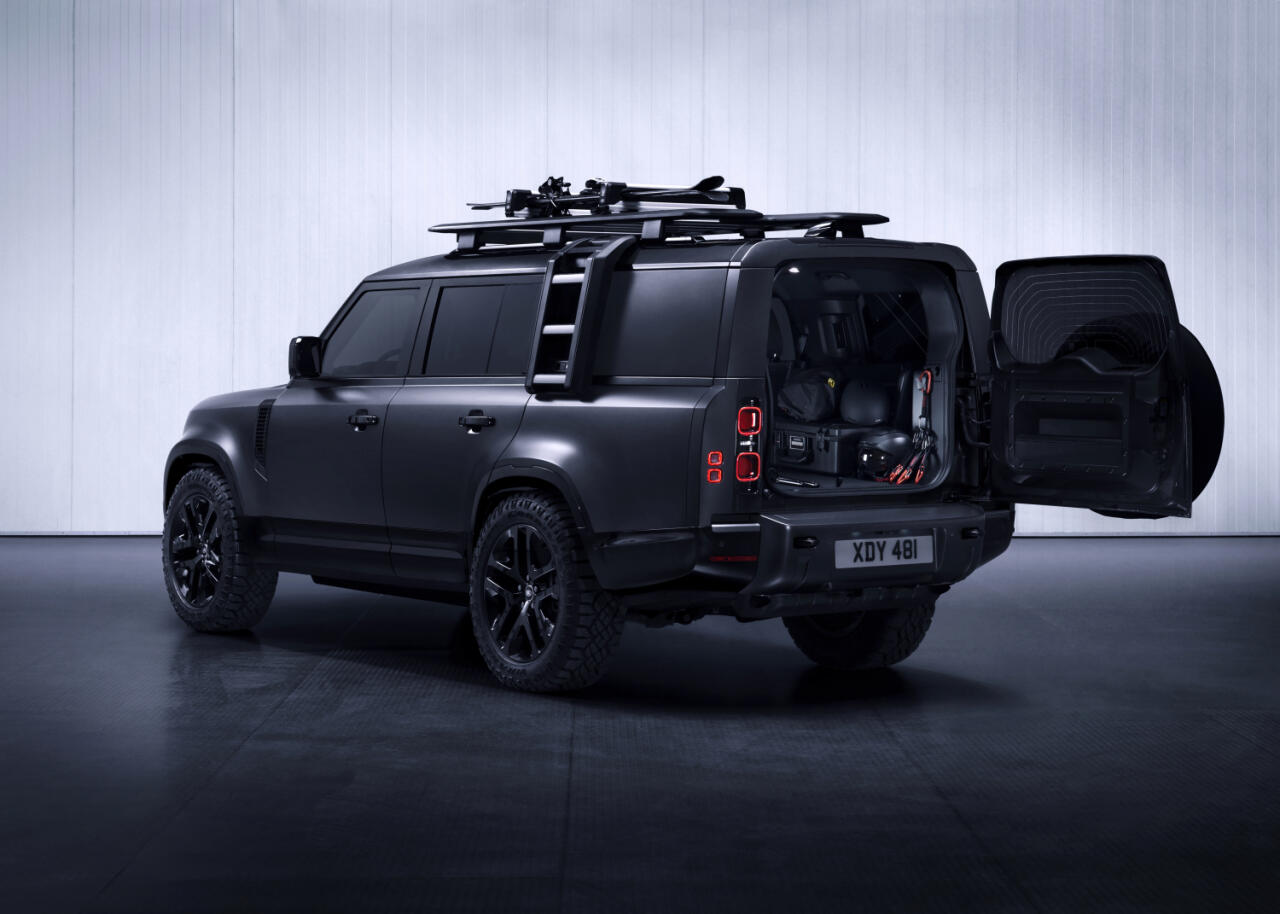 Land Rover оснастил удлиненный Defender мотором V8 на 500 л.с.