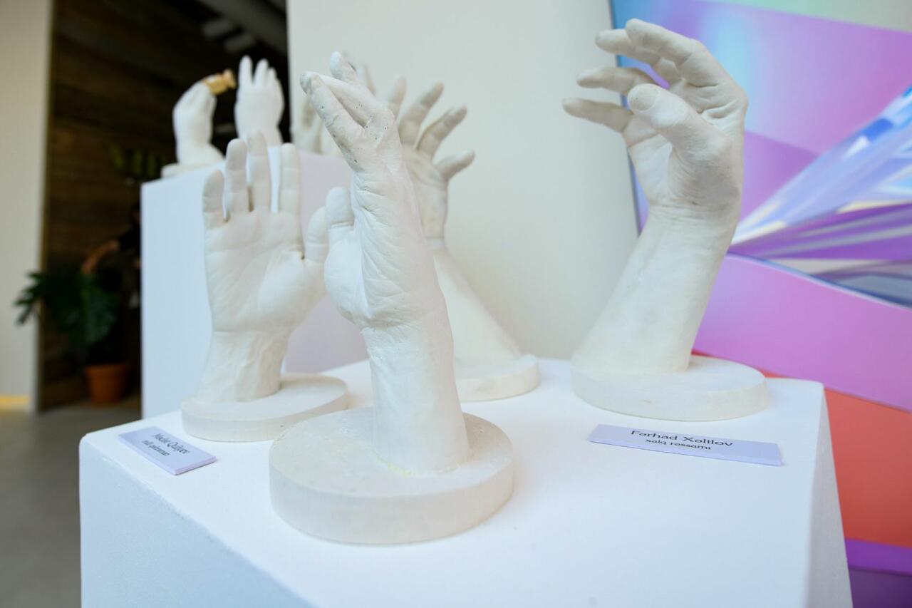 В Арт-центре Nine Senses открылась выставка "100", посвященная великому лидеру Гейдару Алиеву