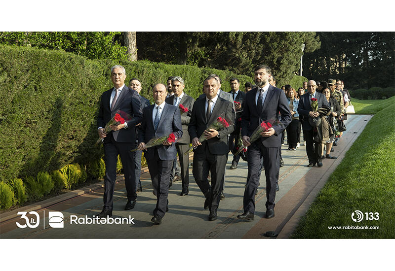 Rabitəbank rəhbərliyi Ümummilli lider Heydər Əliyevin məzarını ziyarət etdi