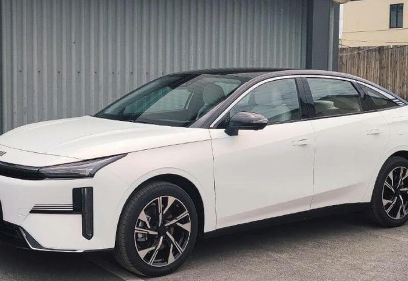 Седан Geely Galaxy L6 заметили без камуфляжа