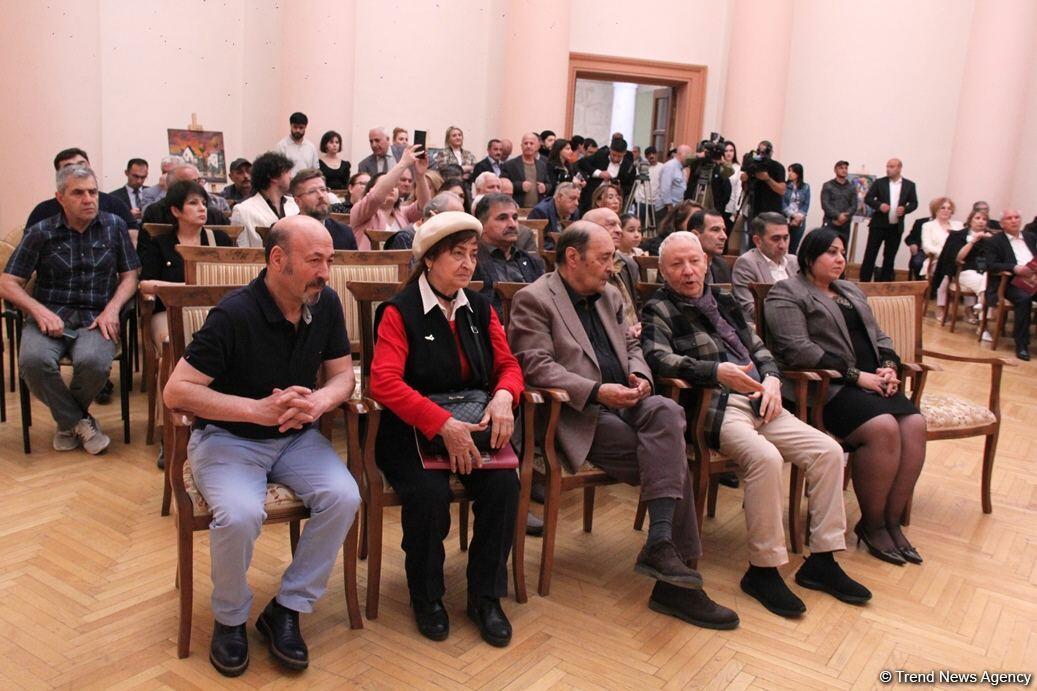 В Музейном центре состоялось открытие персональной выставки Абульфаза Фараджоглу