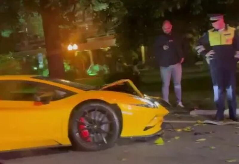 В Сочи суперкар Lamborghini врезался в дерево