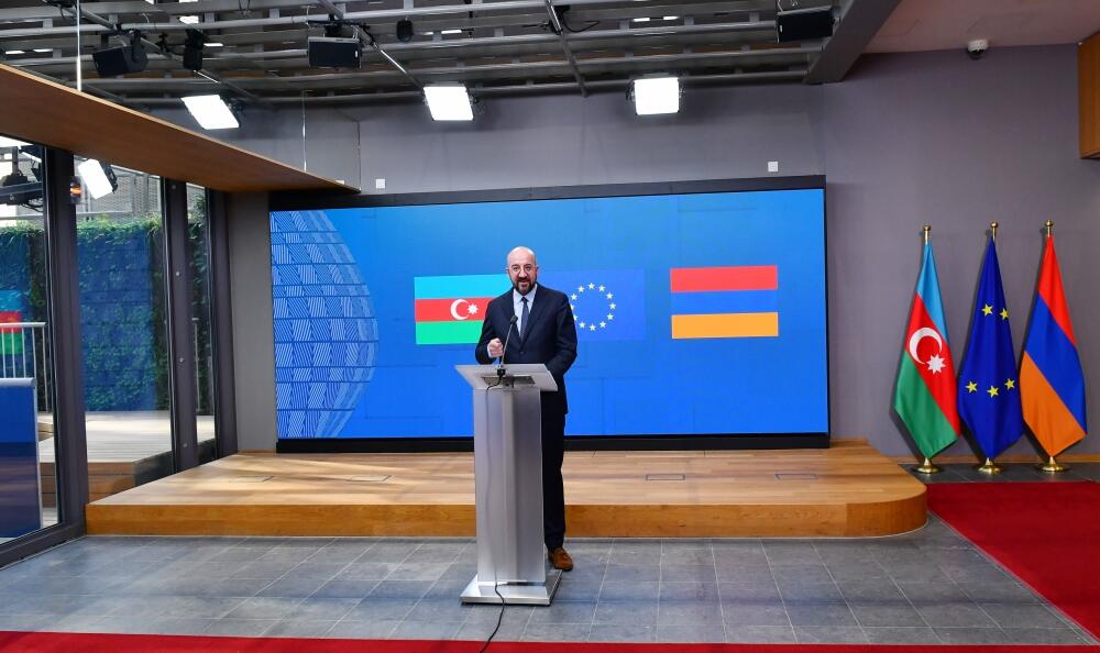Шарль Мишель выступил с заявлением для прессы после встречи с Президентом Ильхамом Алиевым и премьер-министром Николом Пашиняном