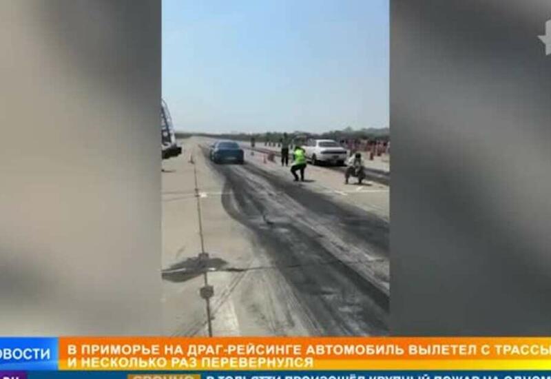 Машина вылетела с трассы во время гонки и несколько раз перевернулась