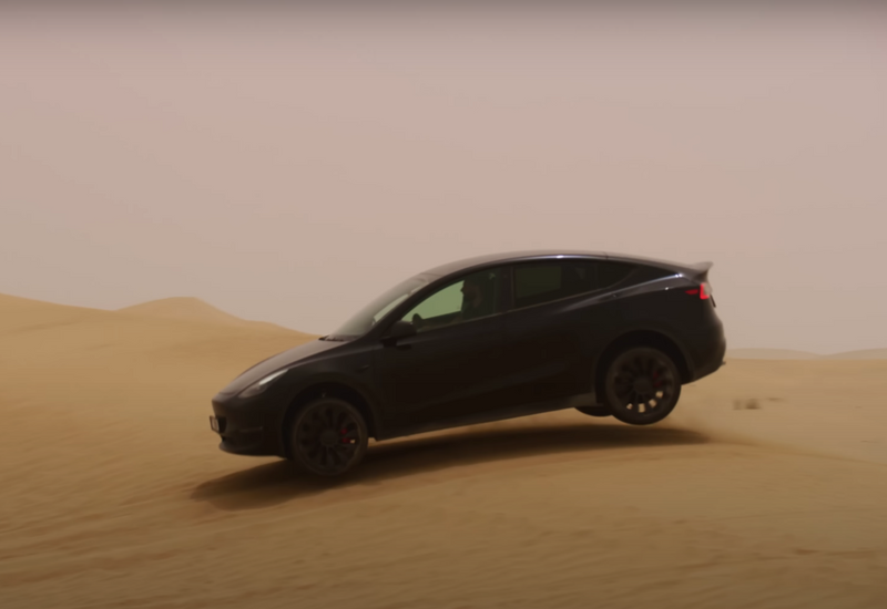 Tesla показала испытания своих электромобилей экстремальной жарой