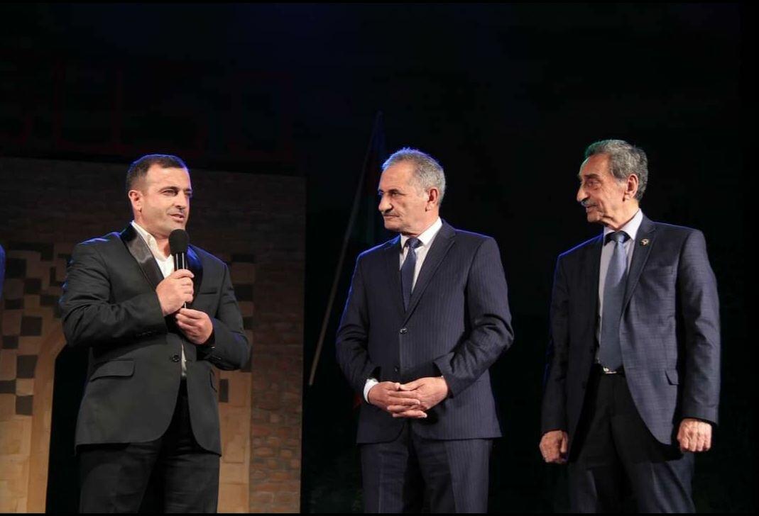 Коллектив Агдамского драмтеатра показал в Баку спектакль "Şuşadan gələn səs"