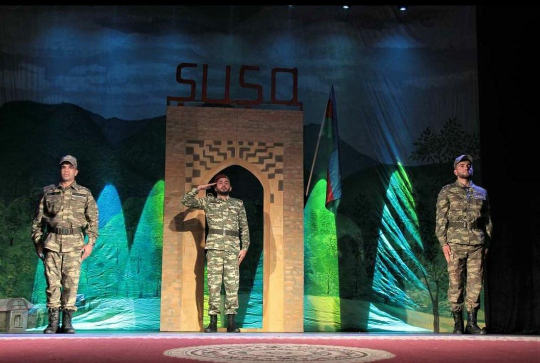 Коллектив Агдамского драмтеатра показал в Баку спектакль "Şuşadan gələn səs"