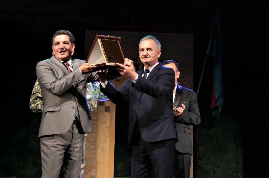 Коллектив Агдамского драмтеатра показал в Баку спектакль "Şuşadan gələn səs"