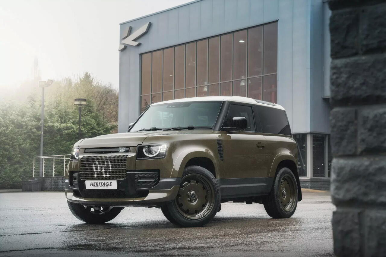 Современный Land Rover Defender превратили в ретро-внедорожник