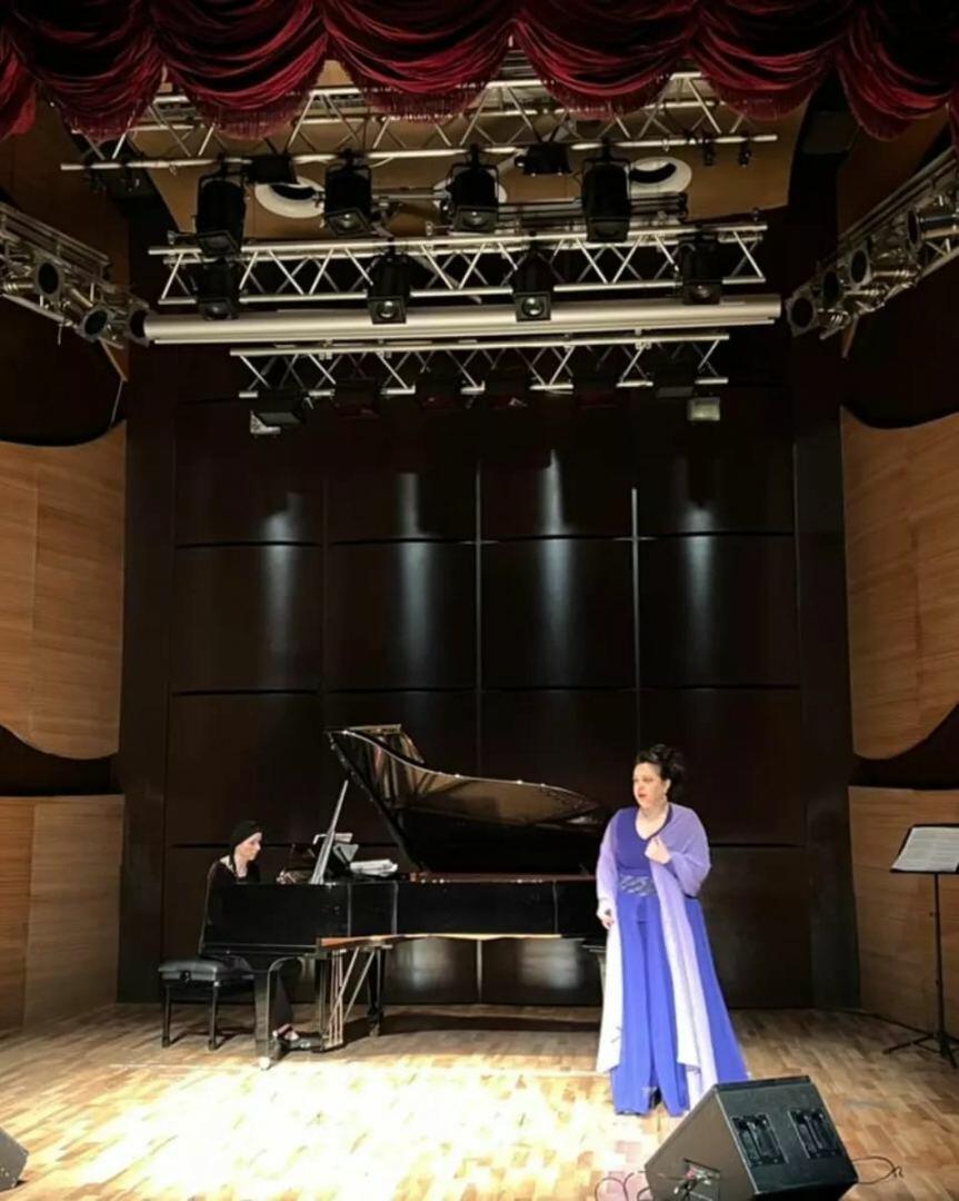 В Баку представлено элитарное искусство Opera Class