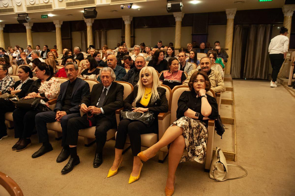 Новый худрук Аздрамы Мехрибан Алекперзаде представлена коллективу театра